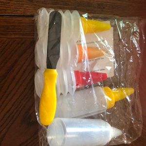 Treat decorating set